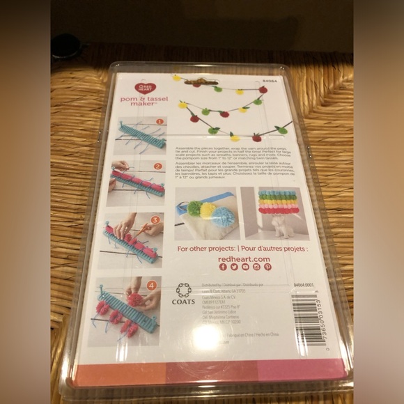 Pom and Tassel Maker By Red Heart make Multiple pom-poms in minutes NWT - Picture 2 of 8